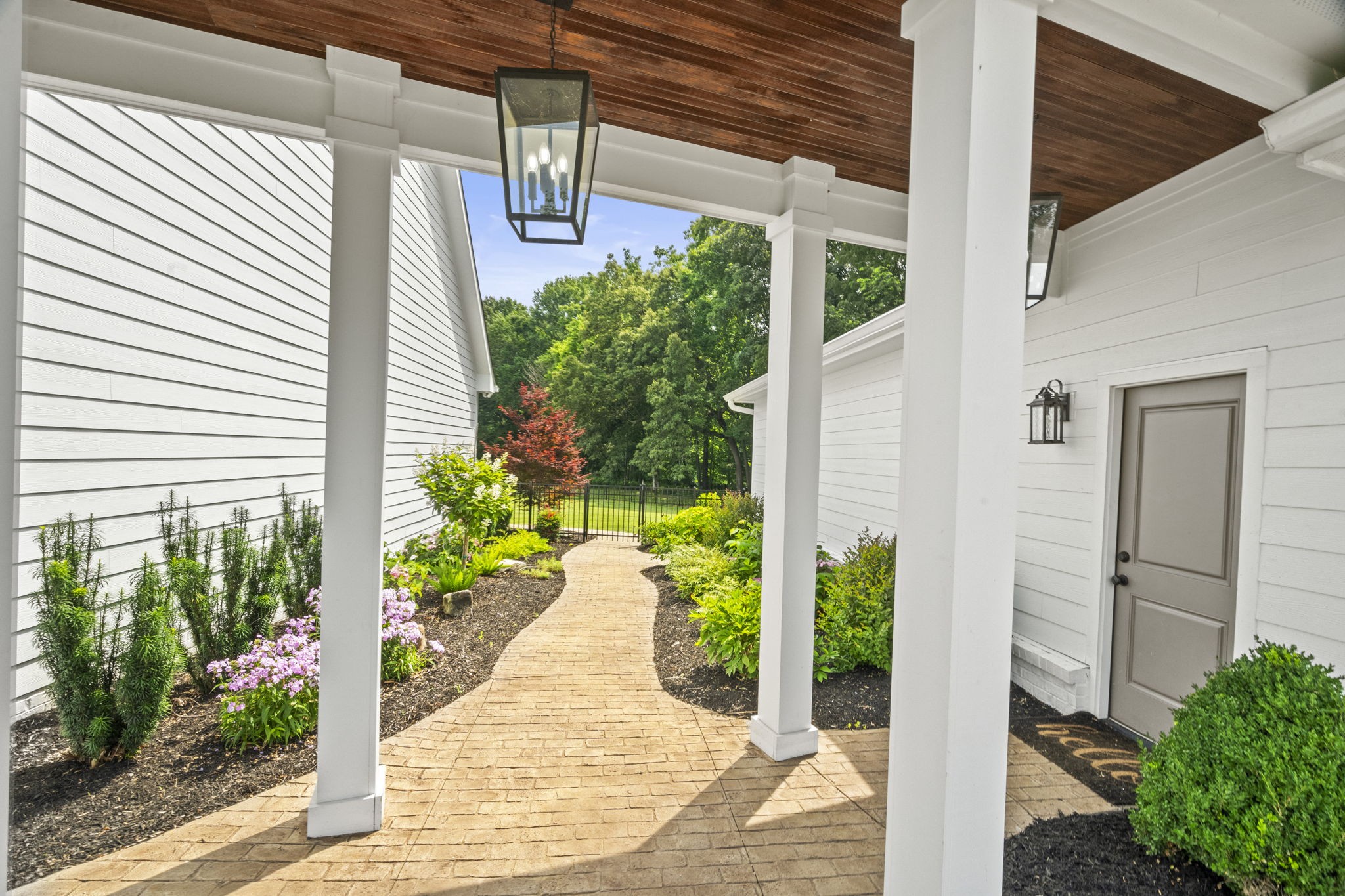 8085 Highway 25, E