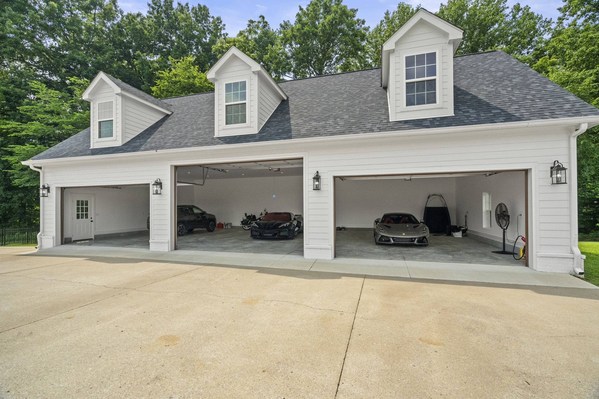 8085 Highway 25, E