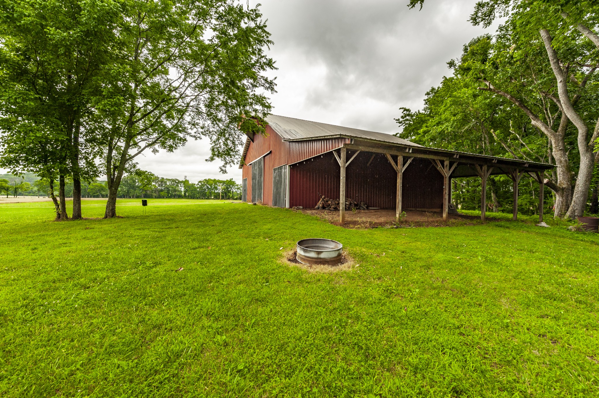 1113 E Robertson Rd