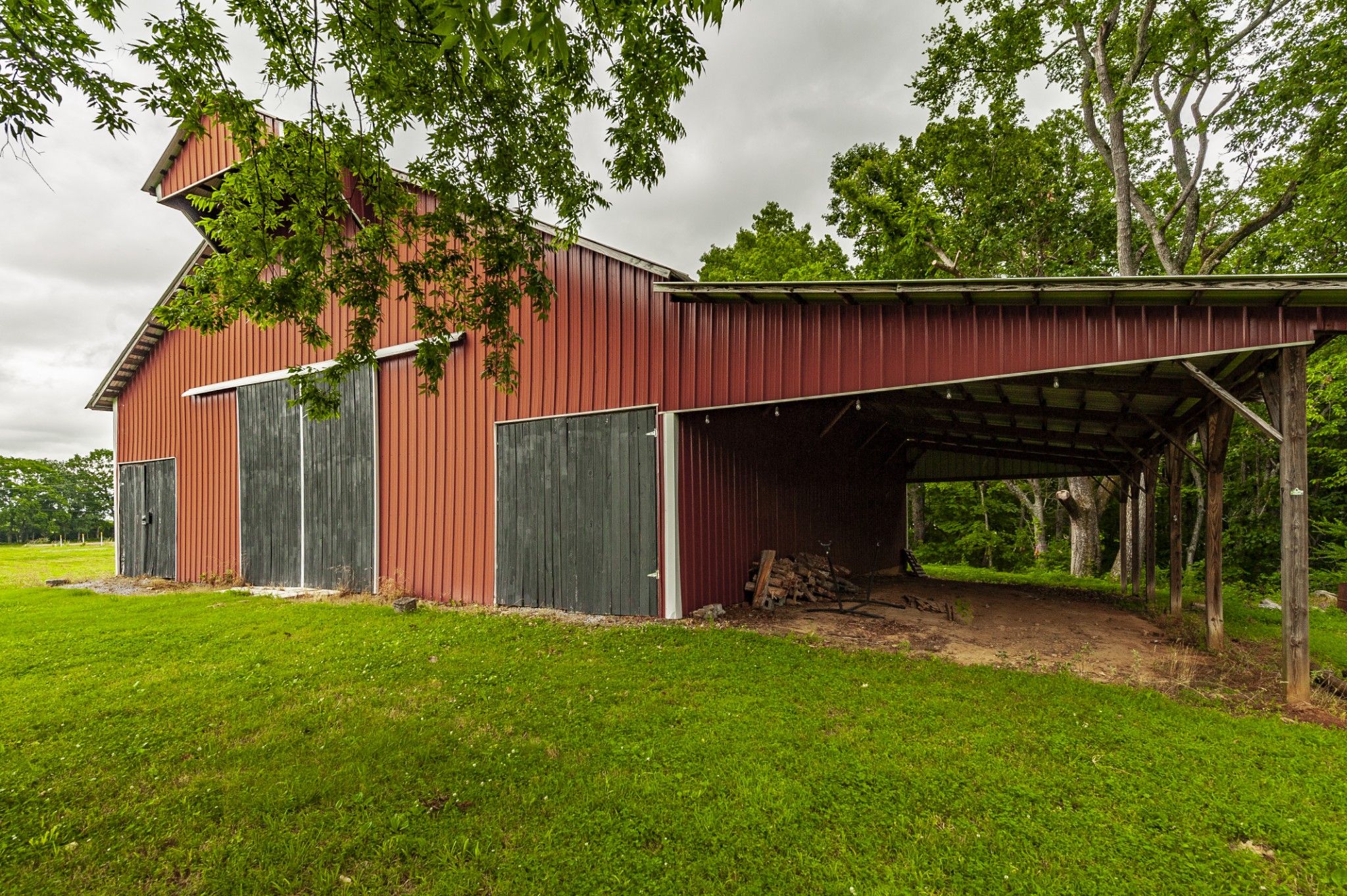 1113 E Robertson Rd