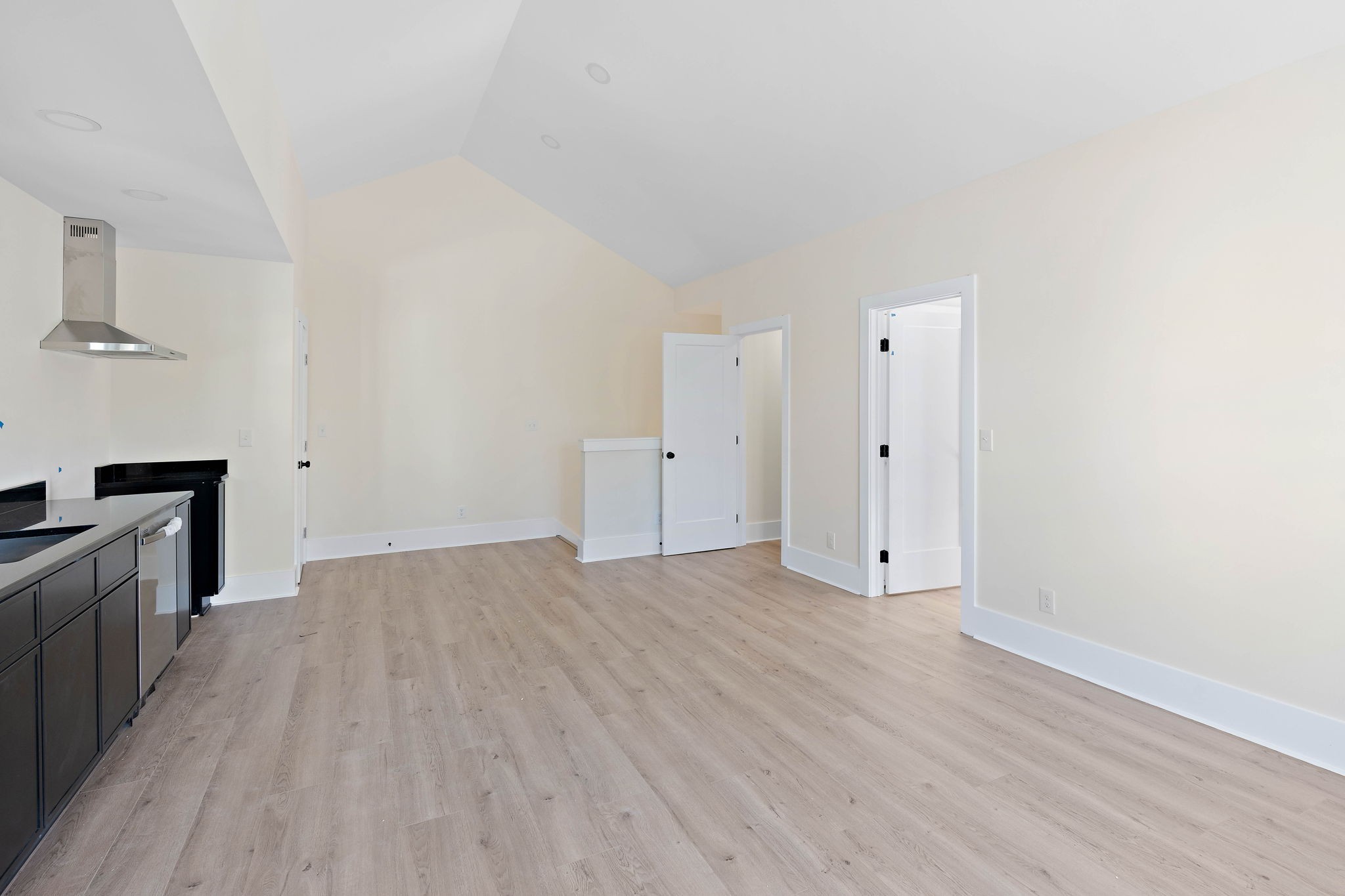 736 Douglas Ave