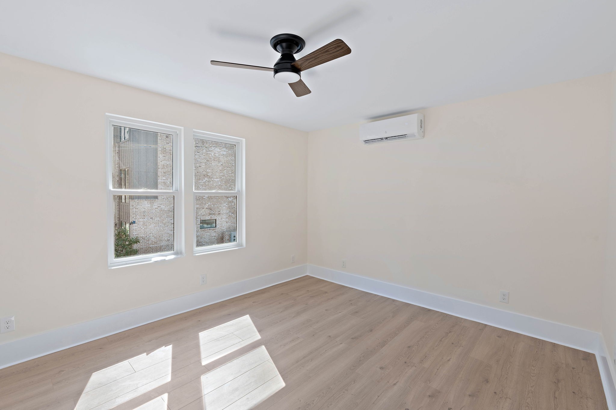 736 Douglas Ave