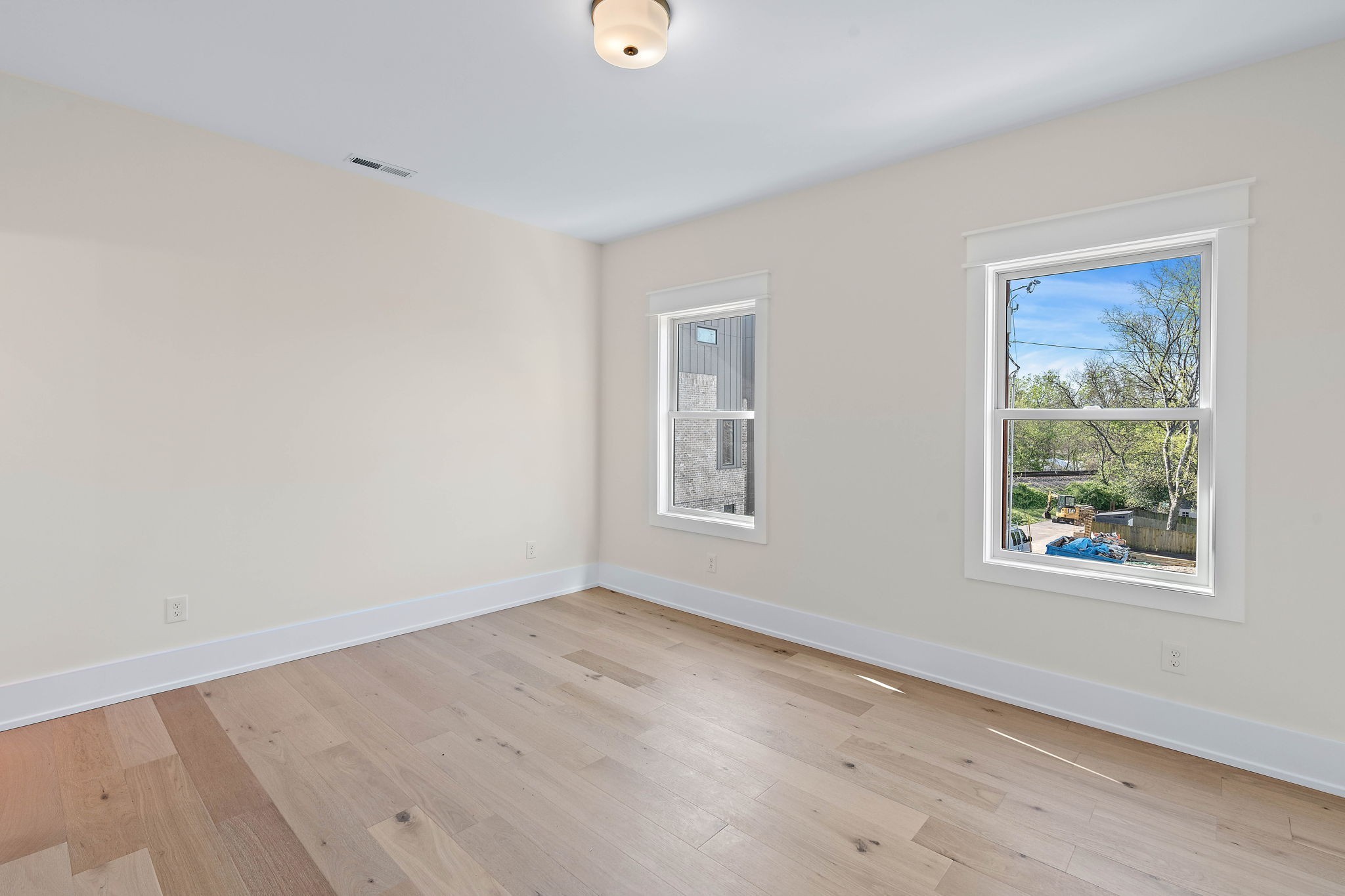 736 Douglas Ave