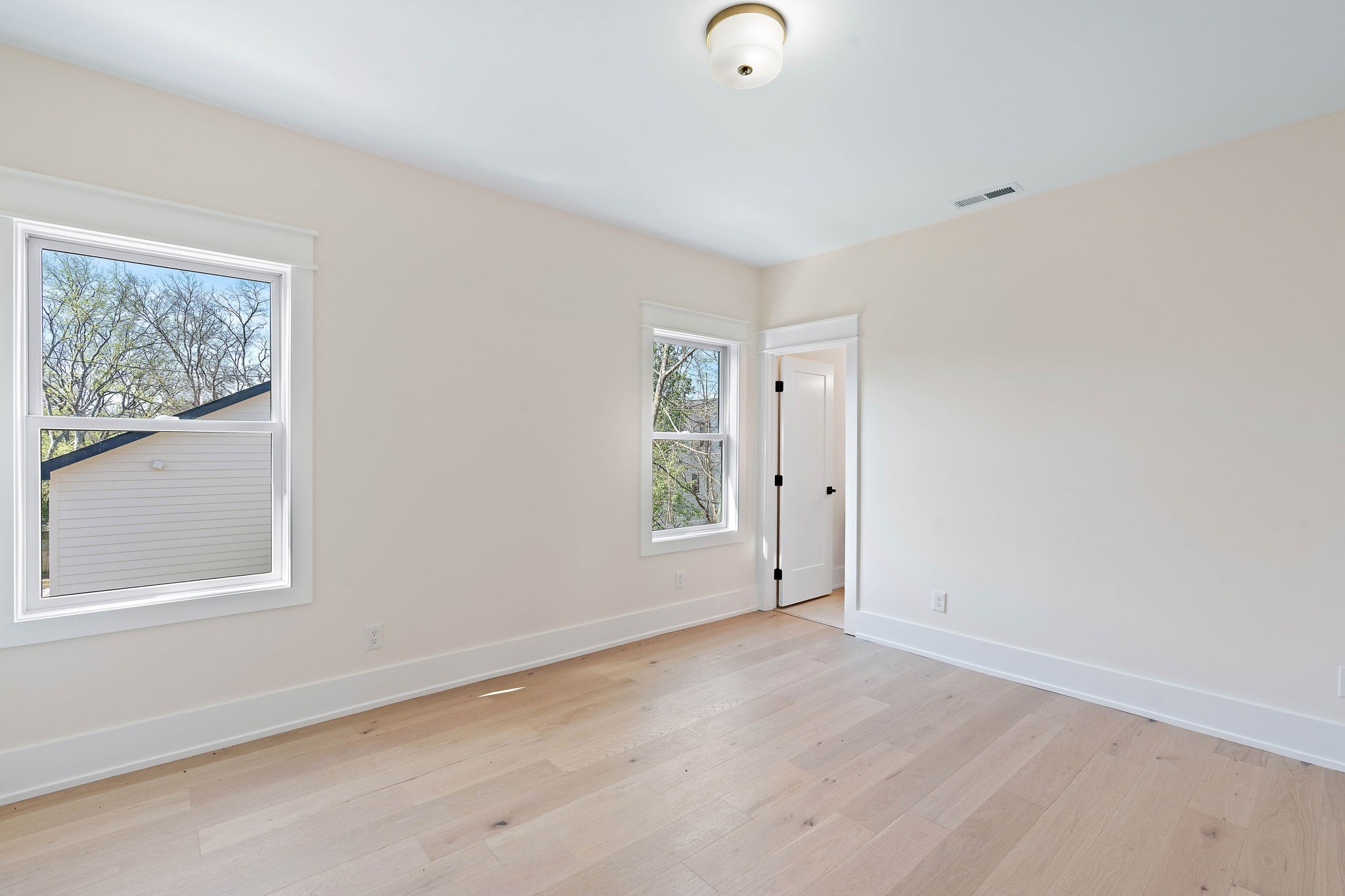 736 Douglas Ave