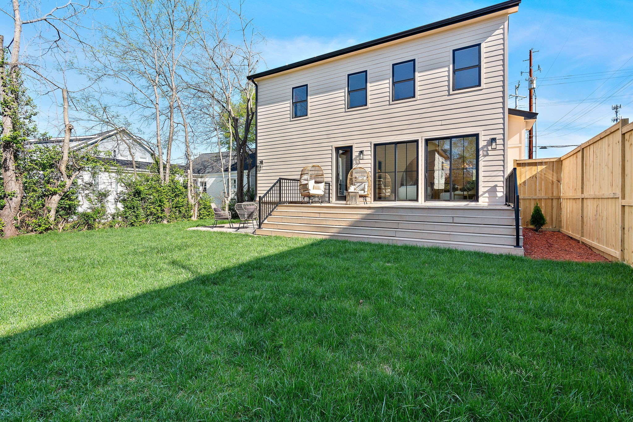 736 Douglas Ave