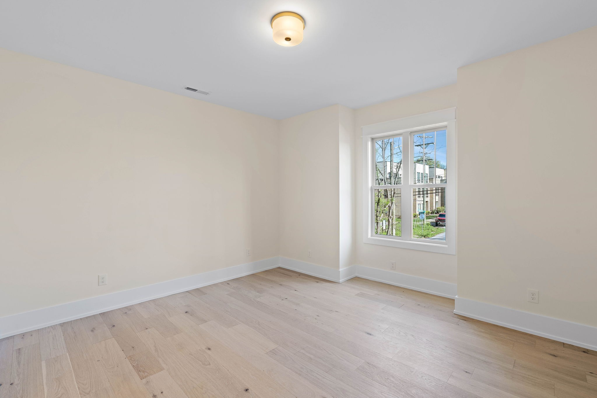 736 Douglas Ave