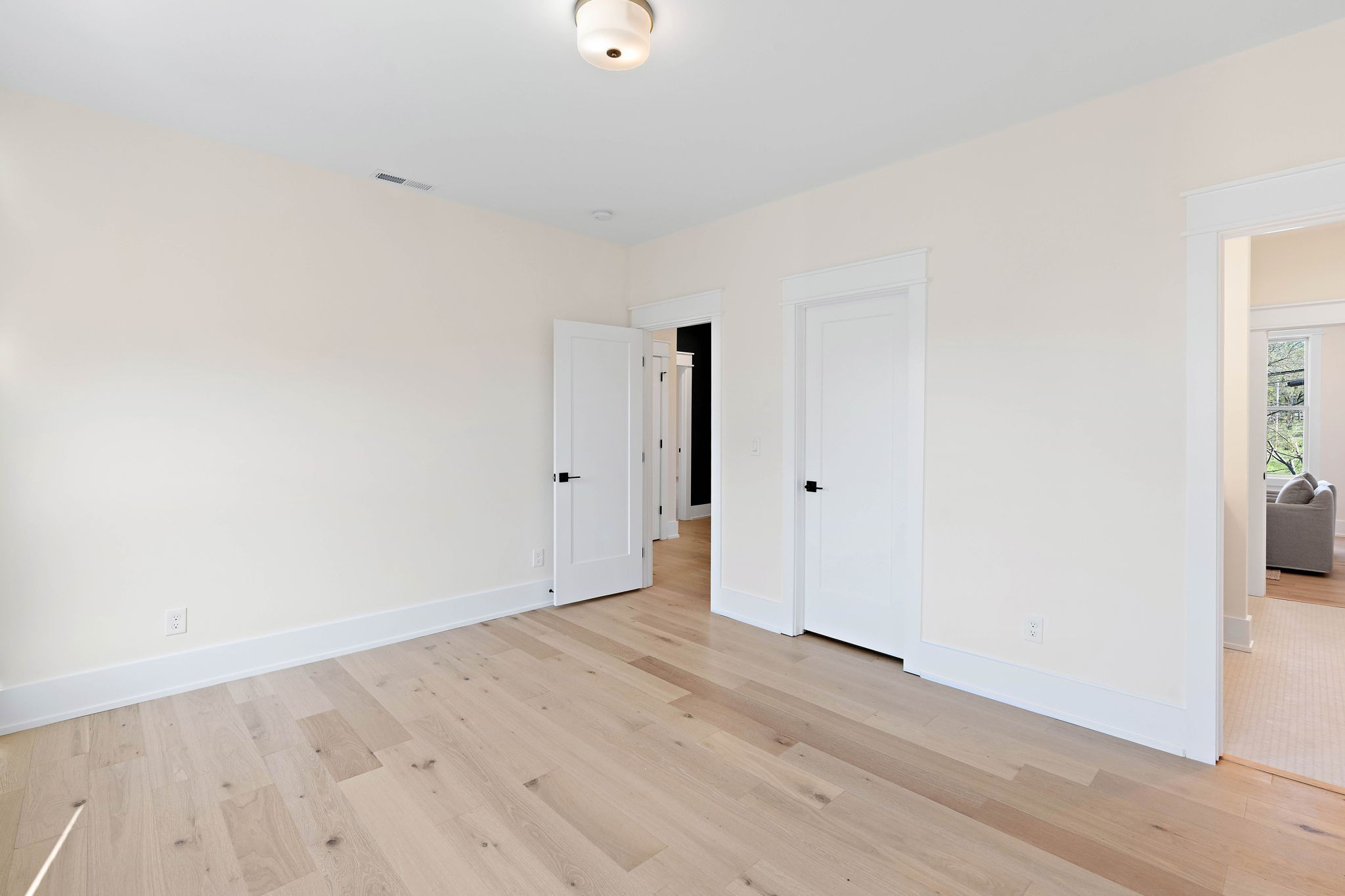 736 Douglas Ave