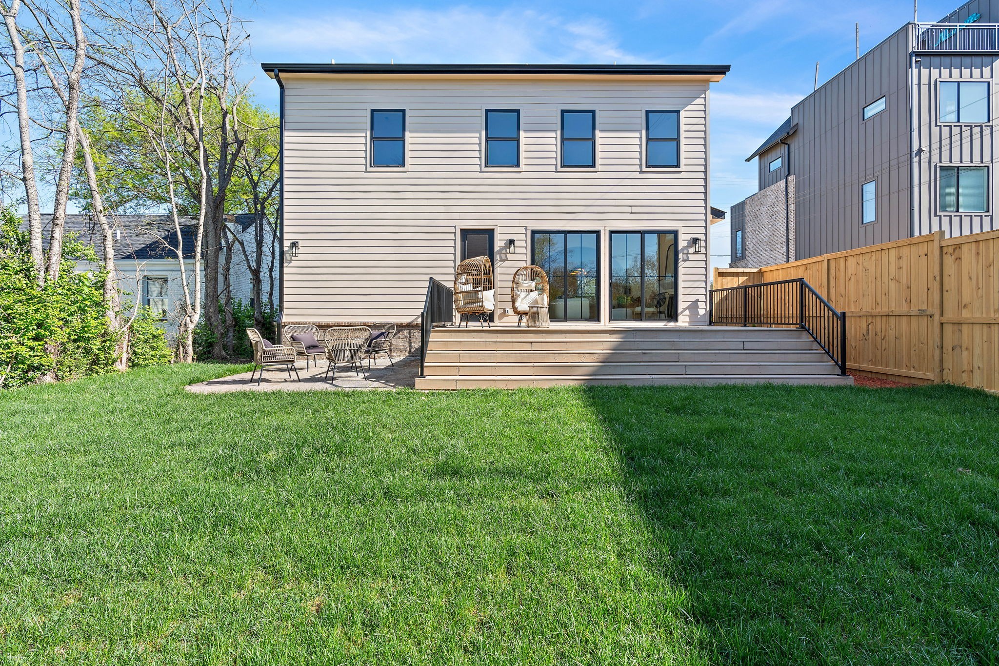 736 Douglas Ave