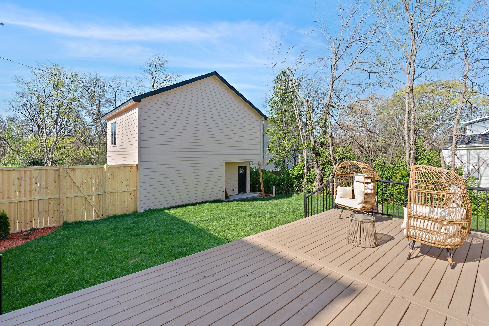 736 Douglas Ave