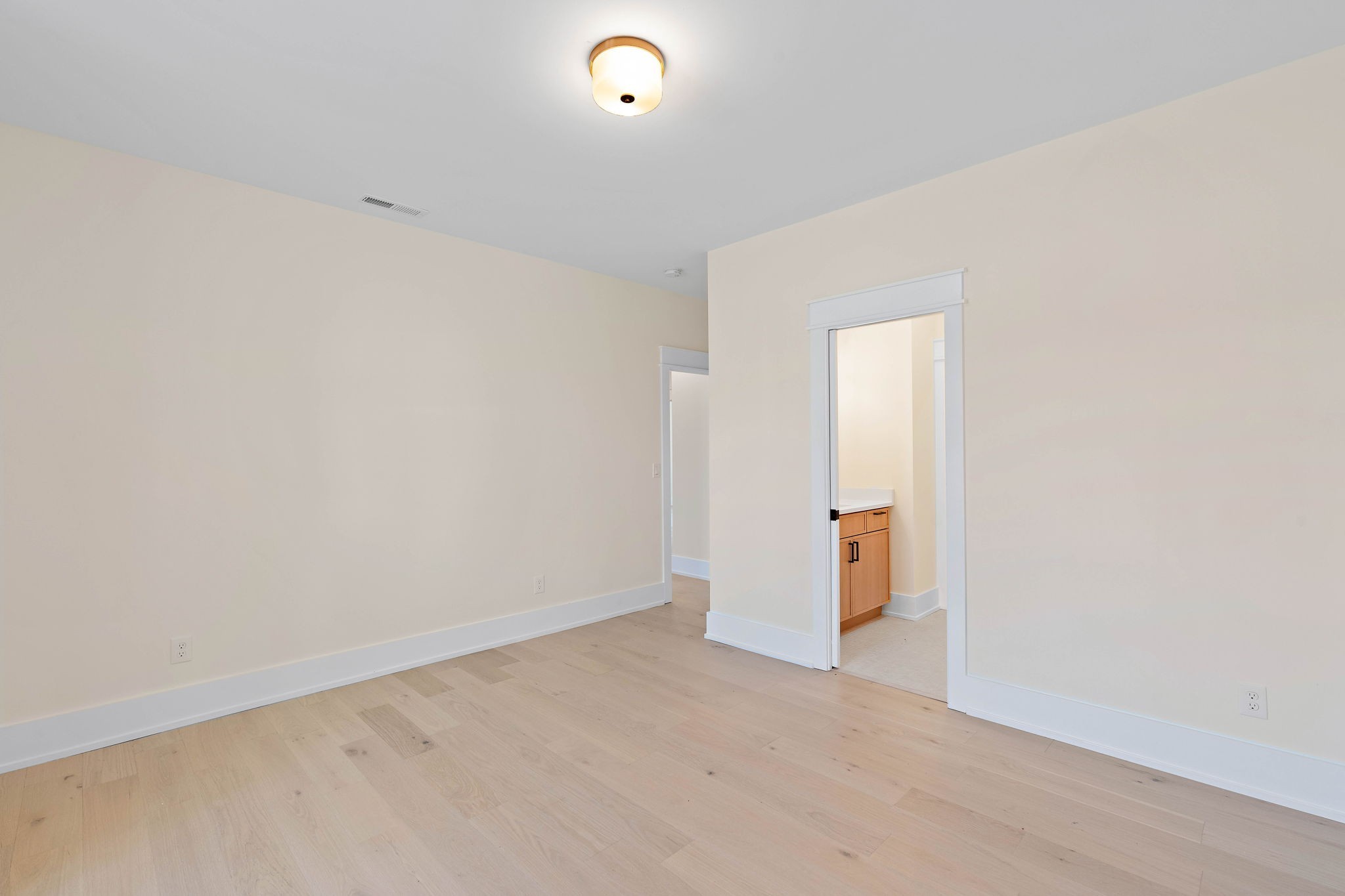 736 Douglas Ave
