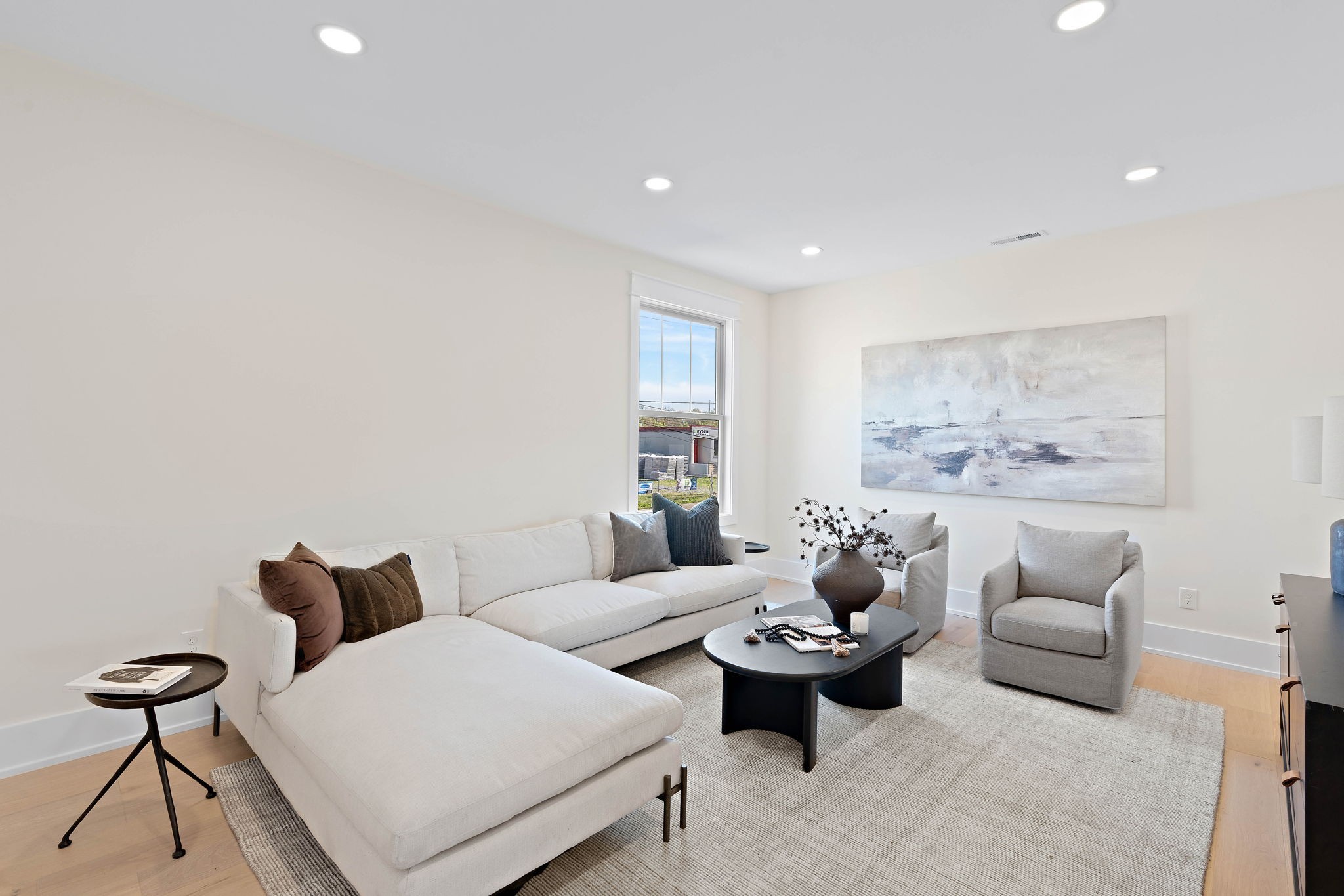 736 Douglas Ave