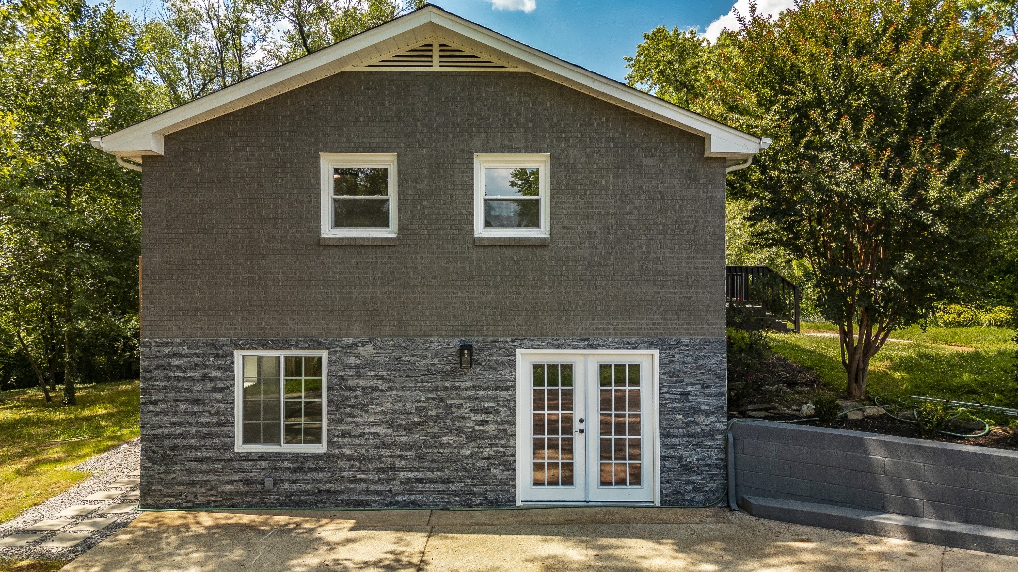 104 Dolphus Dr