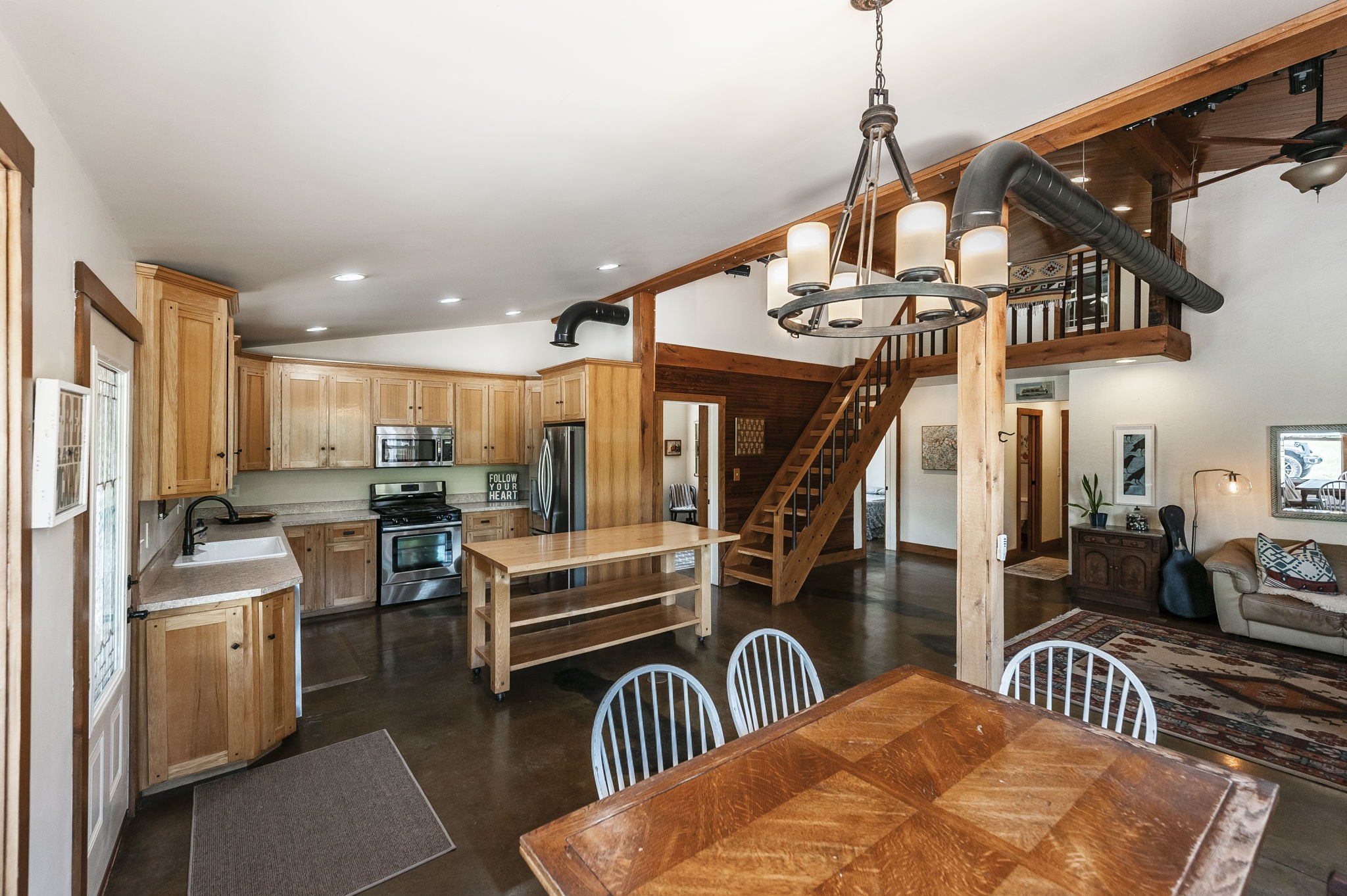208 Harris Ln