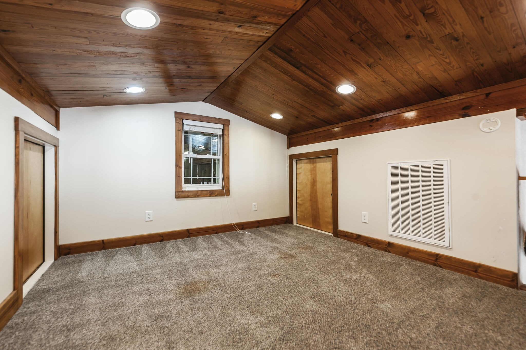 208 Harris Ln