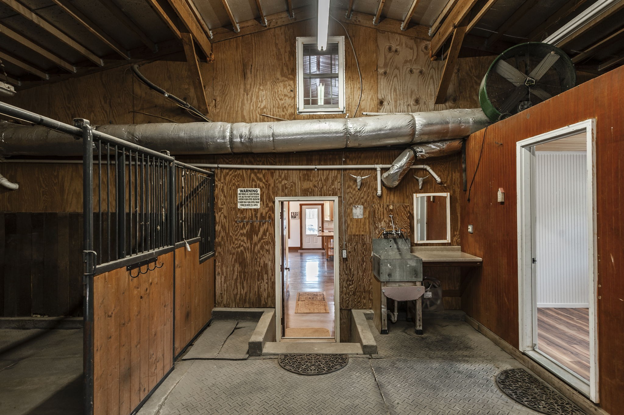 208 Harris Ln