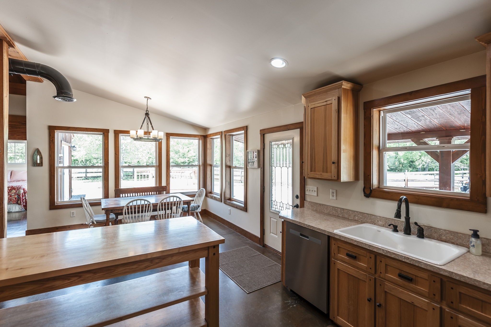 208 Harris Ln