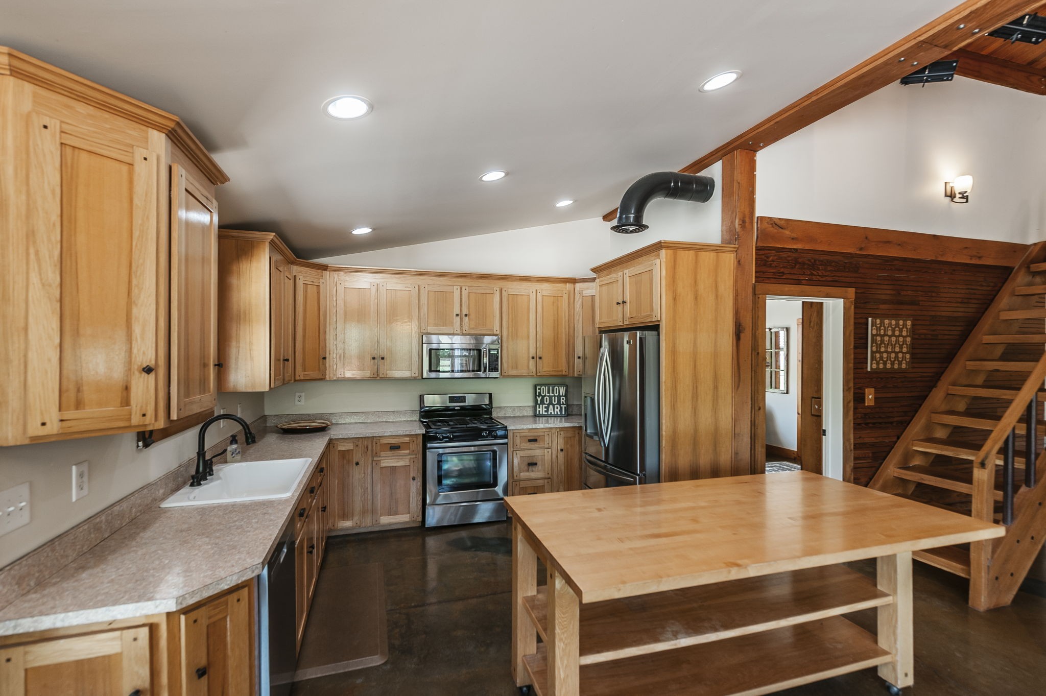 208 Harris Ln