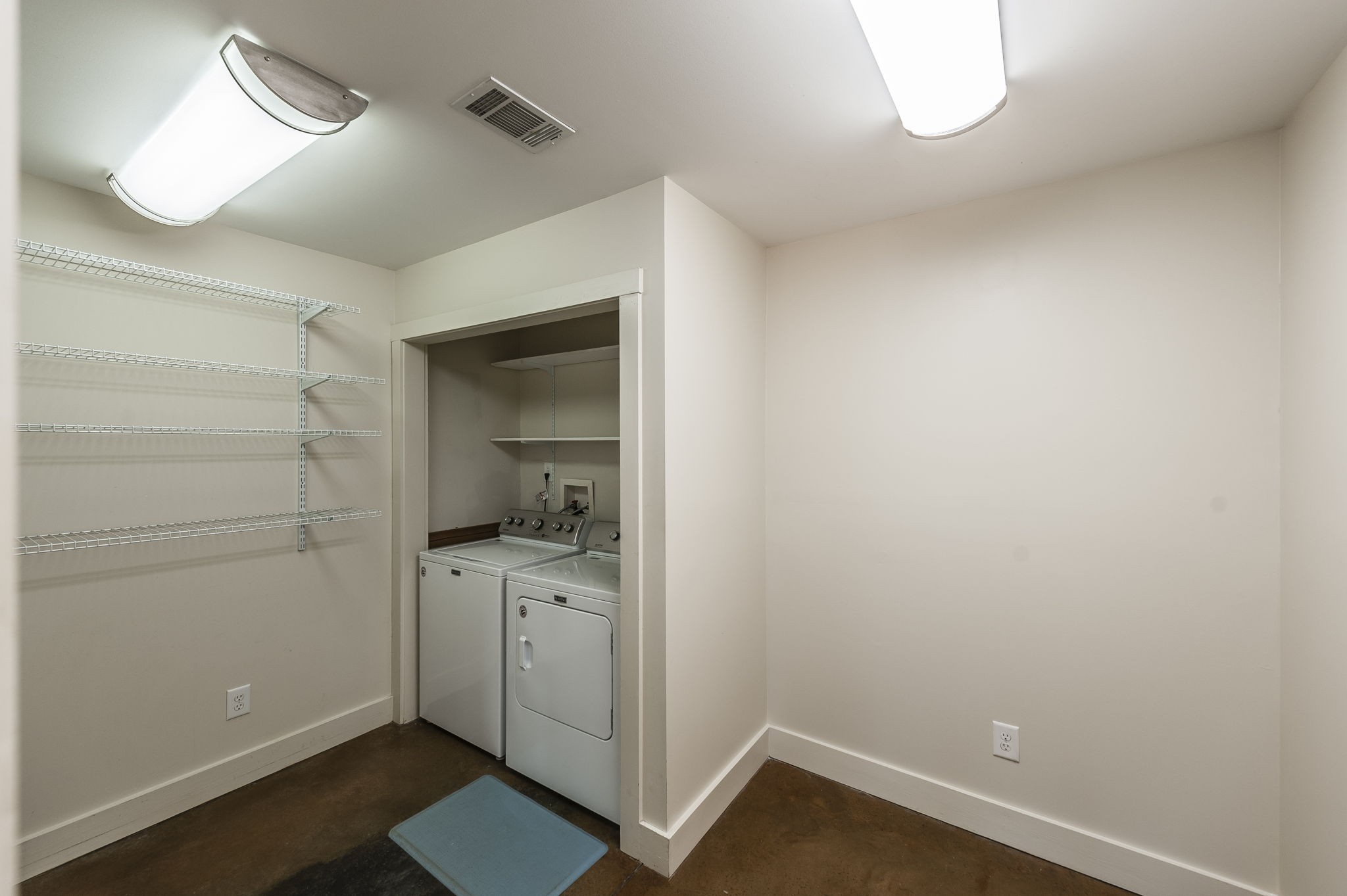 208 Harris Ln