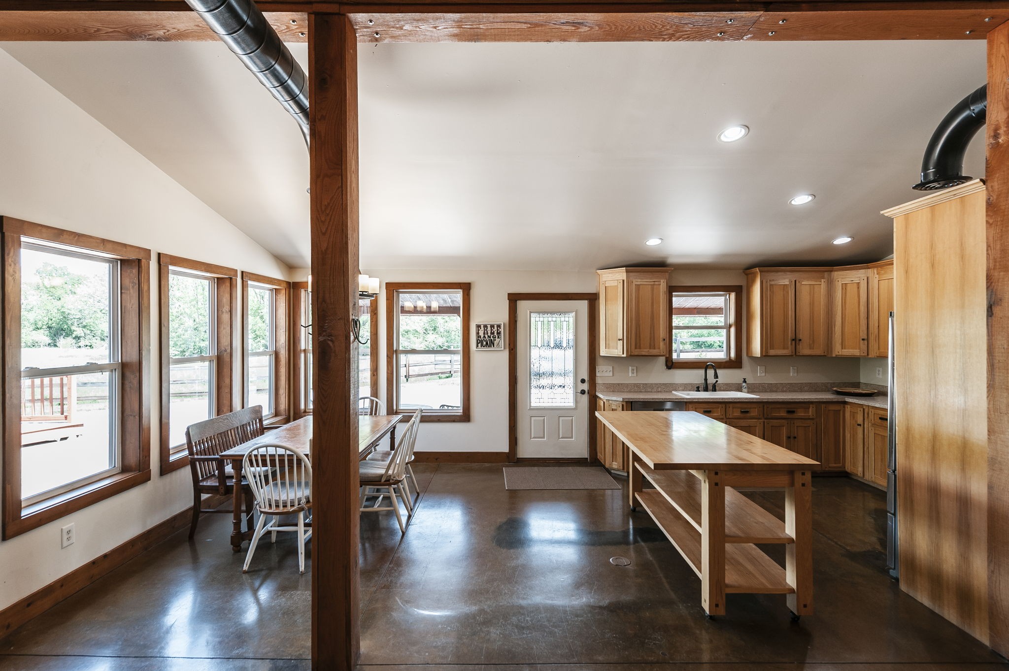 208 Harris Ln