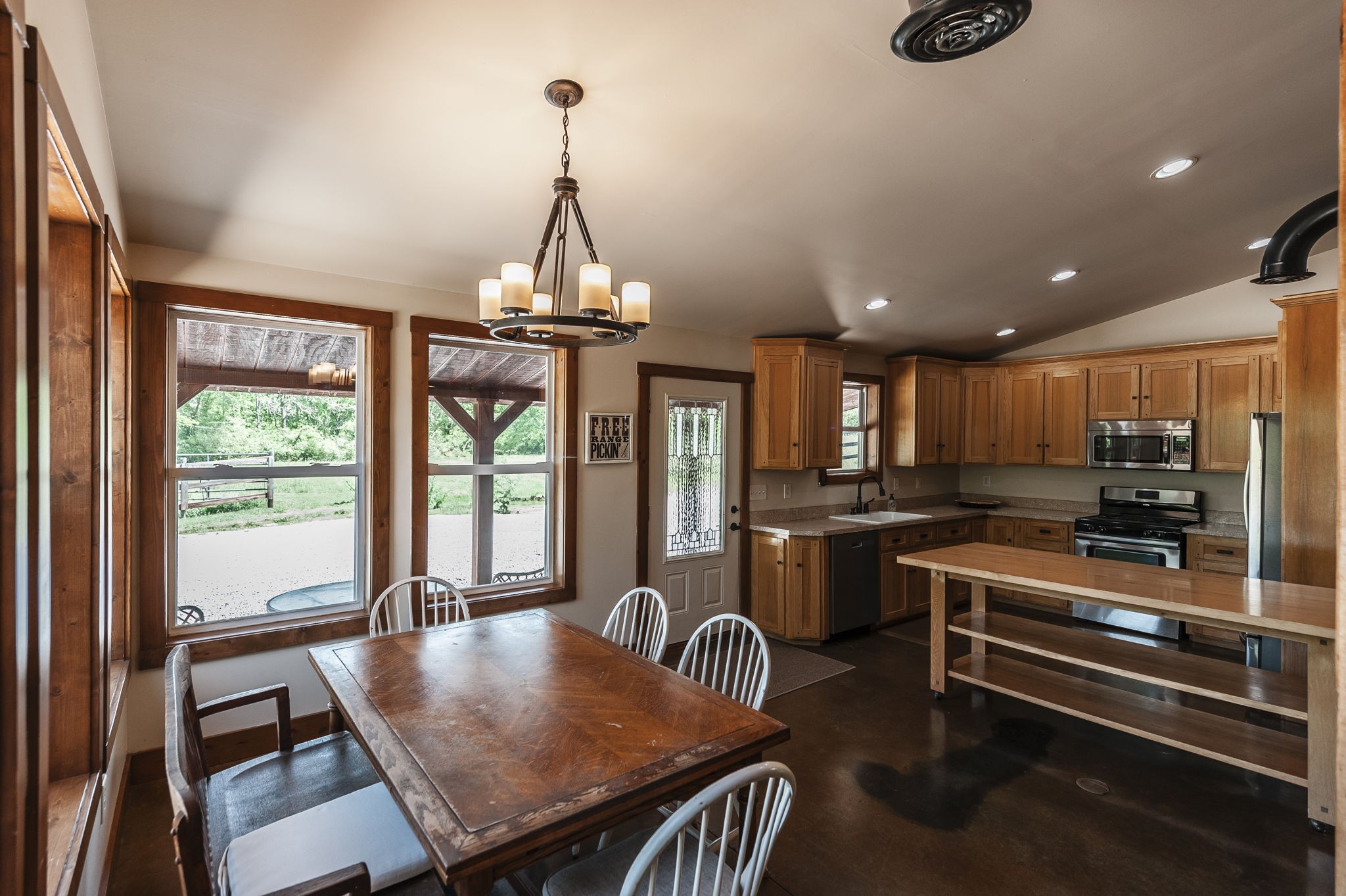 208 Harris Ln