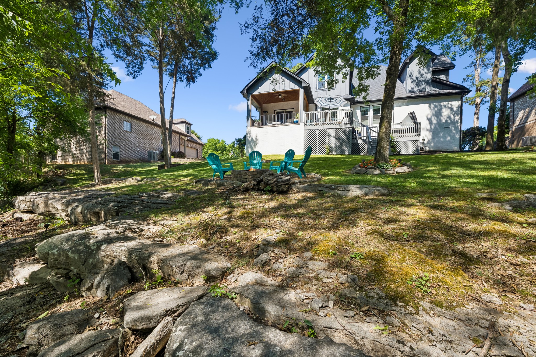 1011 Rosemont Ter