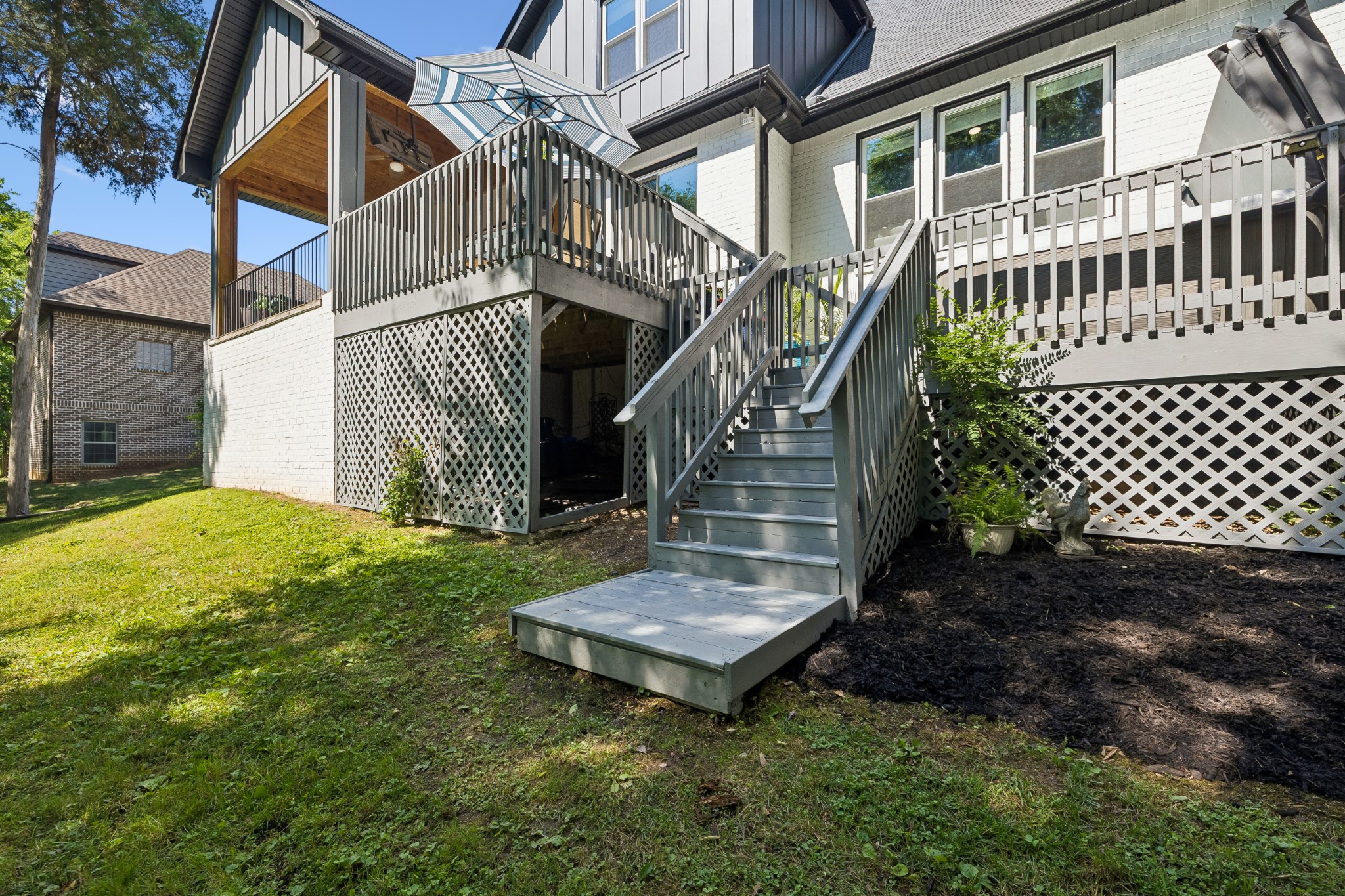 1011 Rosemont Ter