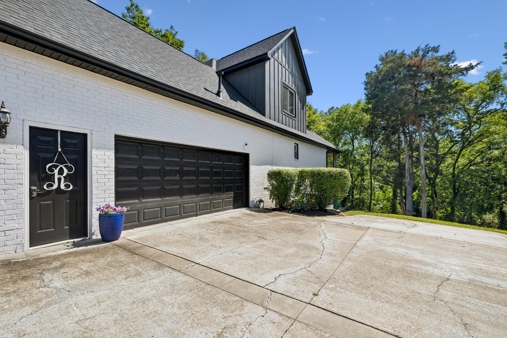 1011 Rosemont Ter