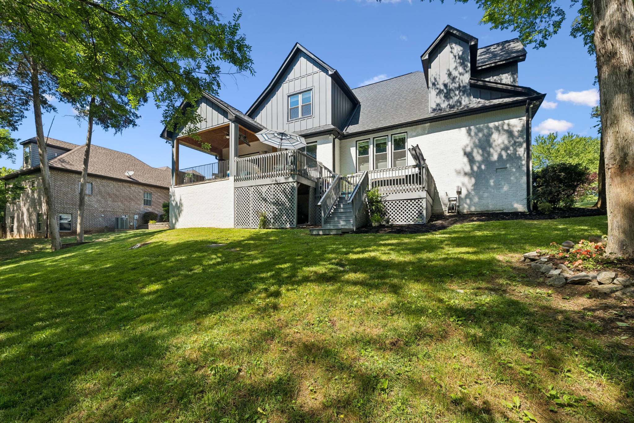 1011 Rosemont Ter