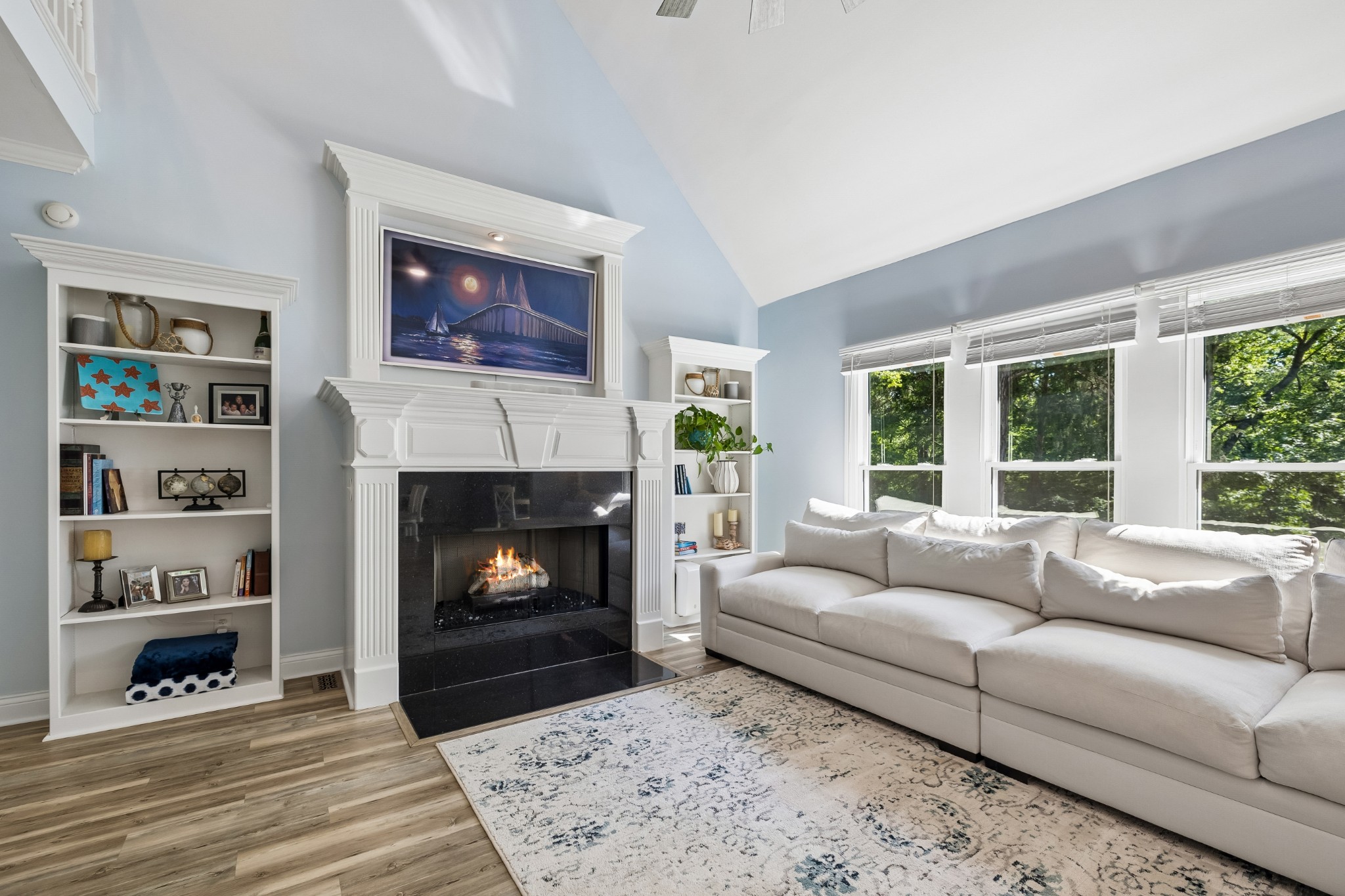 1011 Rosemont Ter