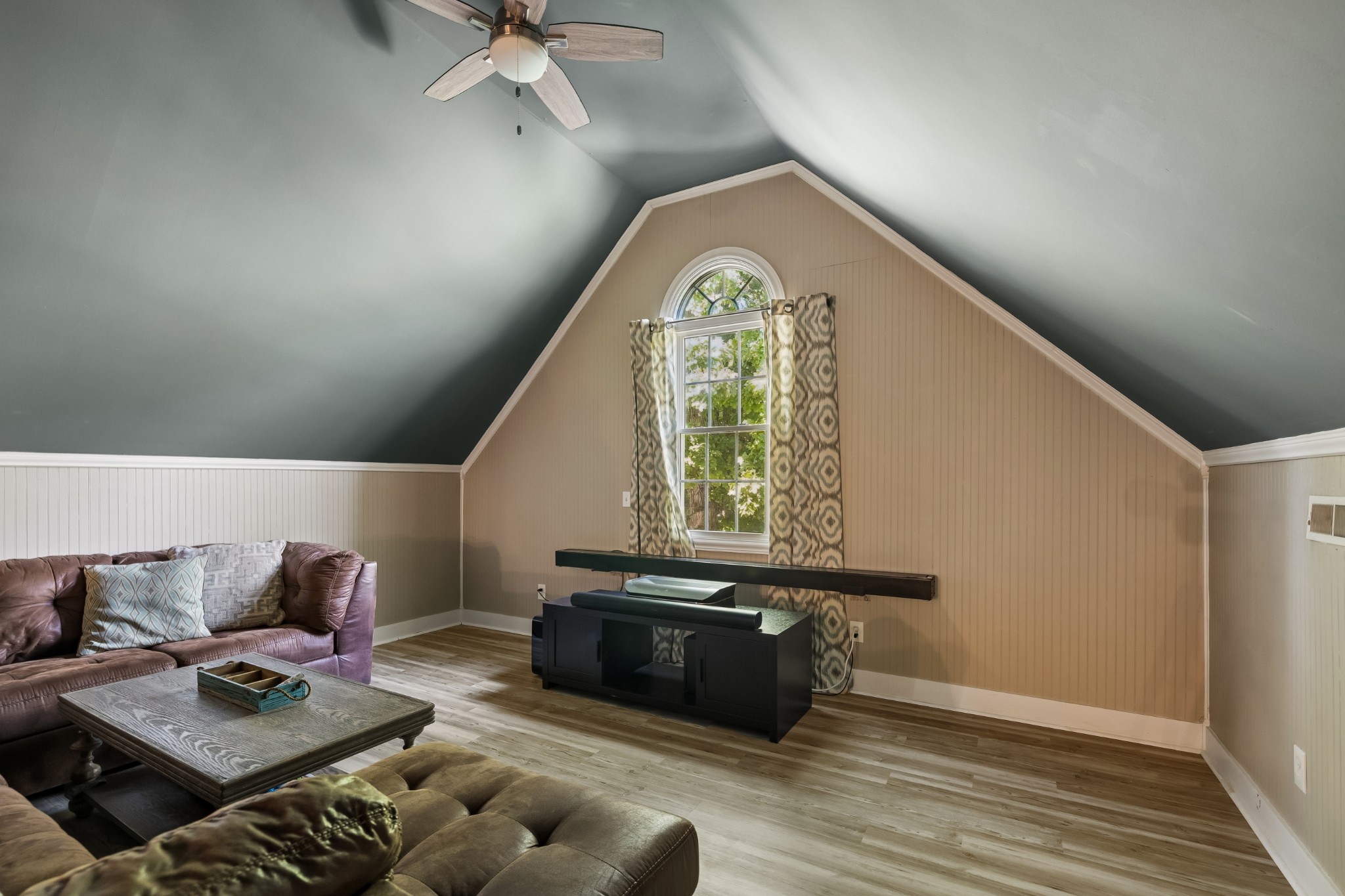 1011 Rosemont Ter