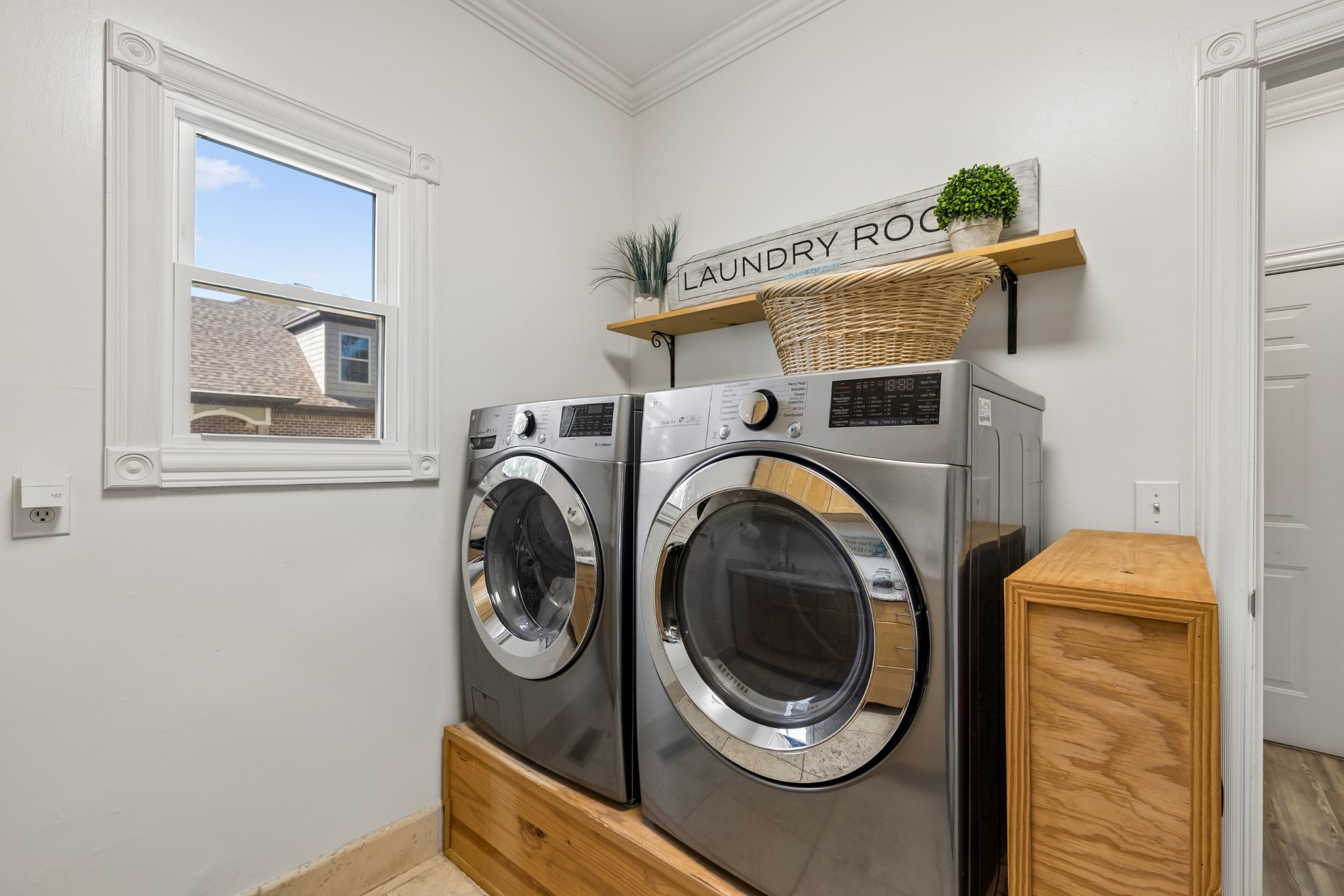 1011 Rosemont Ter