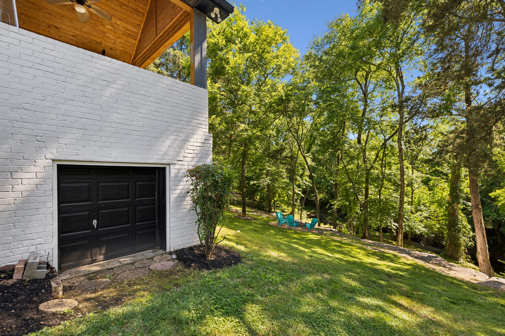 1011 Rosemont Ter