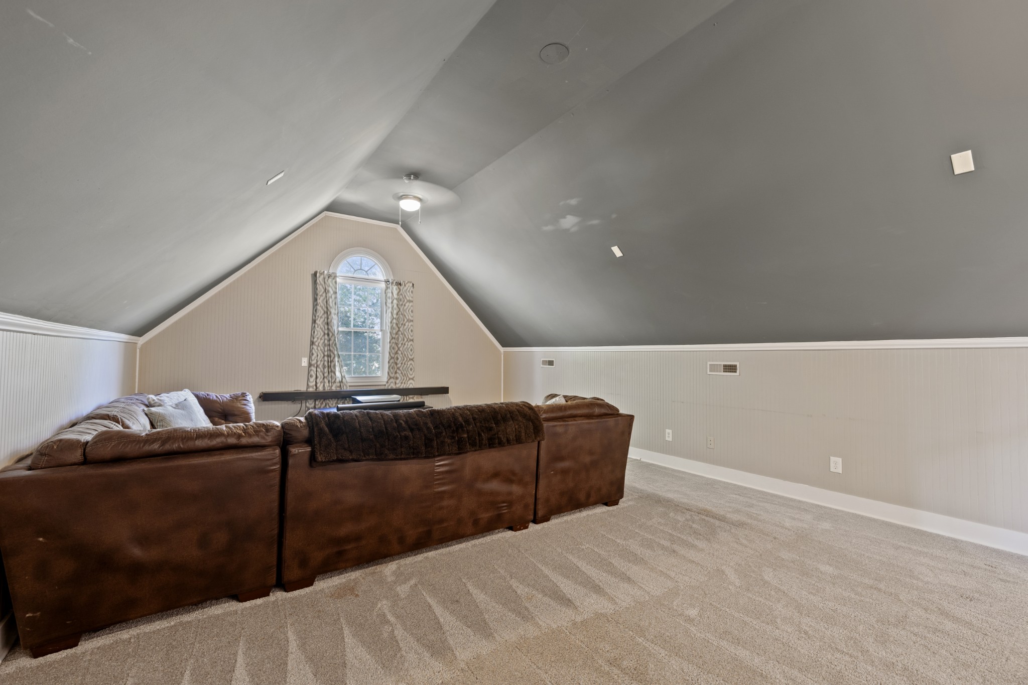 1011 Rosemont Ter