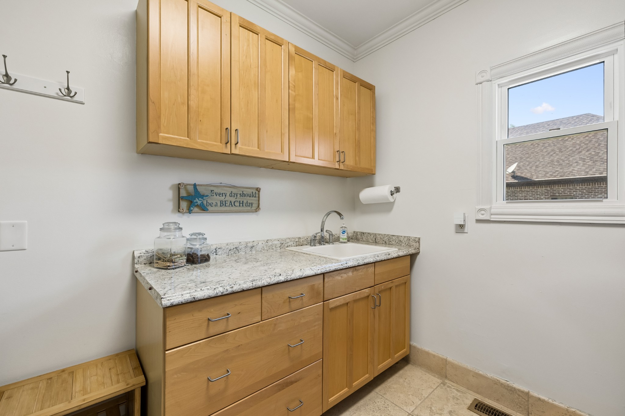 1011 Rosemont Ter
