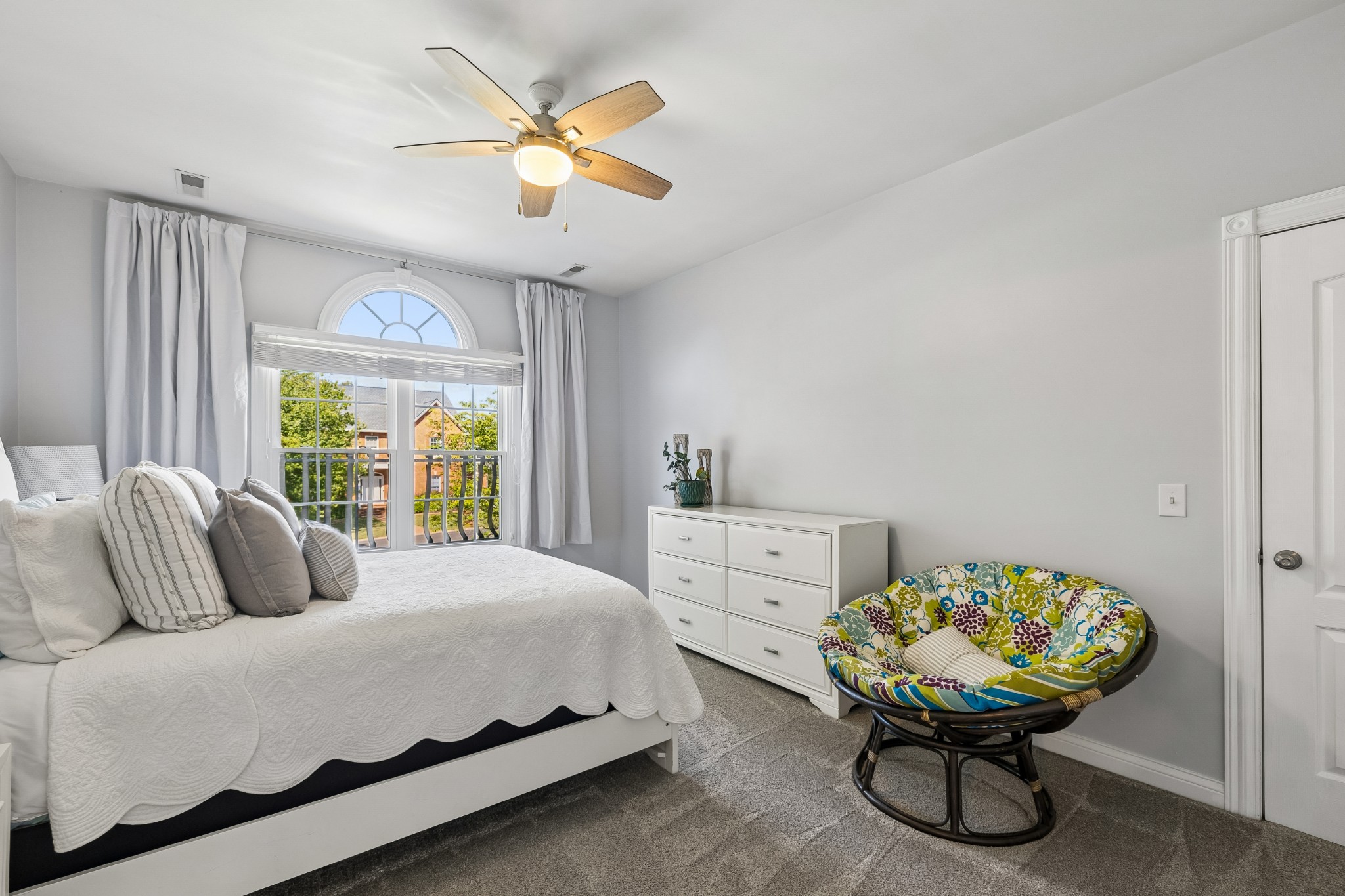 1011 Rosemont Ter