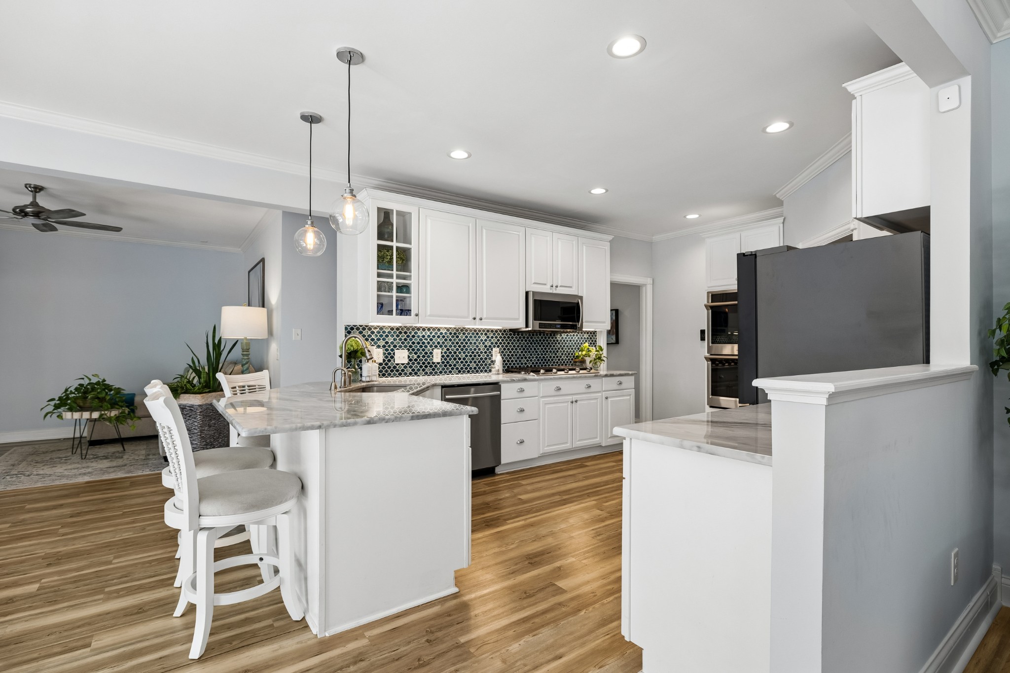 1011 Rosemont Ter