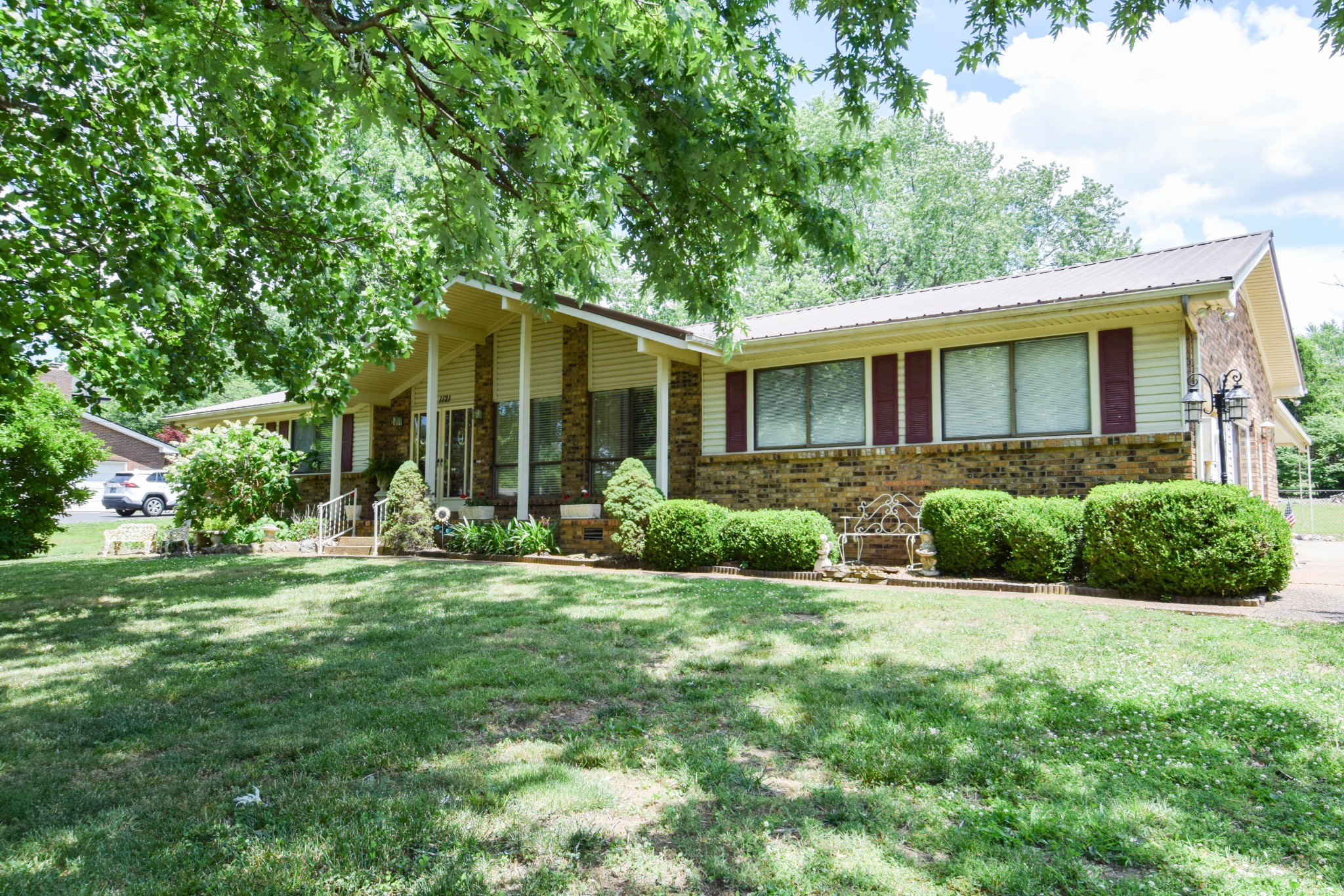 1121 Woodvale Dr
