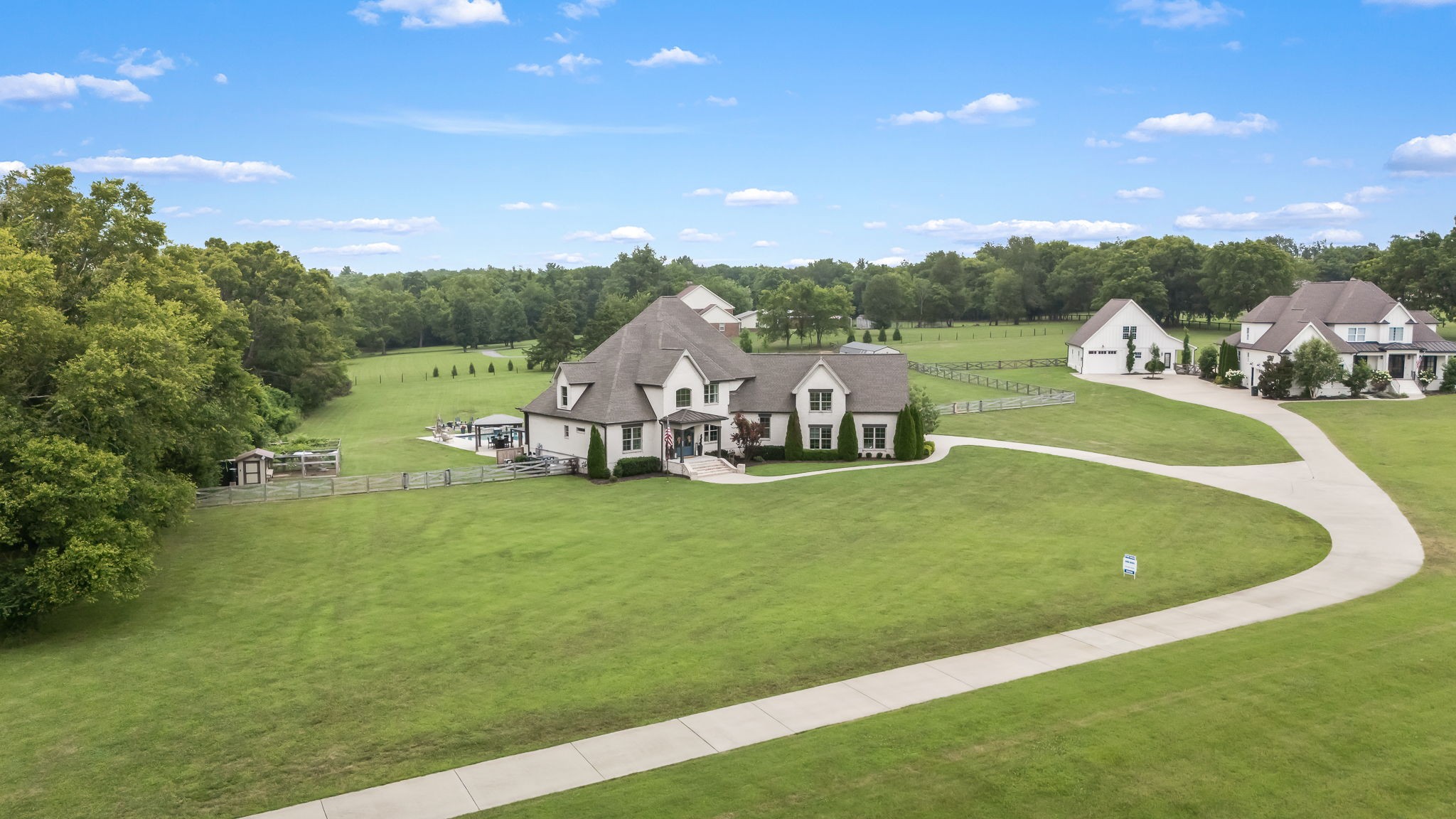 825A Douglas Bend Rd