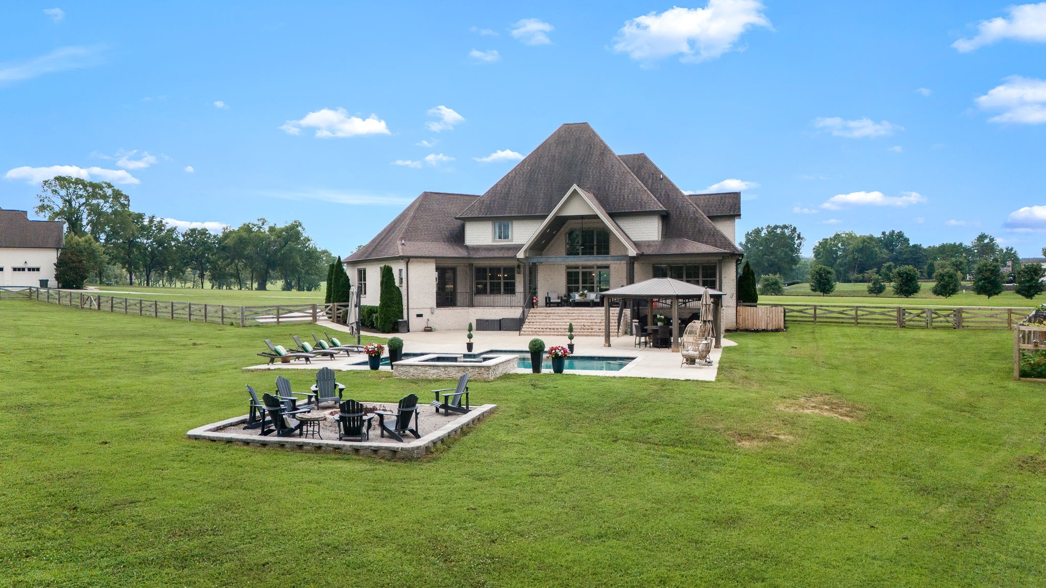 825A Douglas Bend Rd