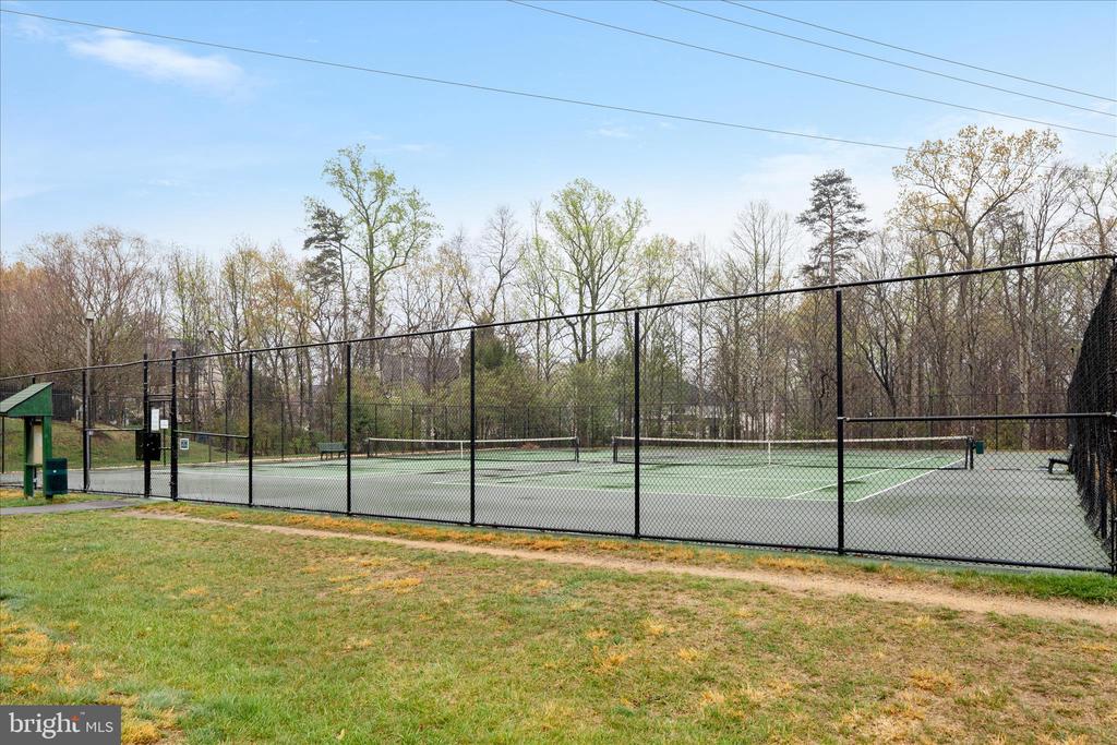 9107 MEADOWCREEK LANE