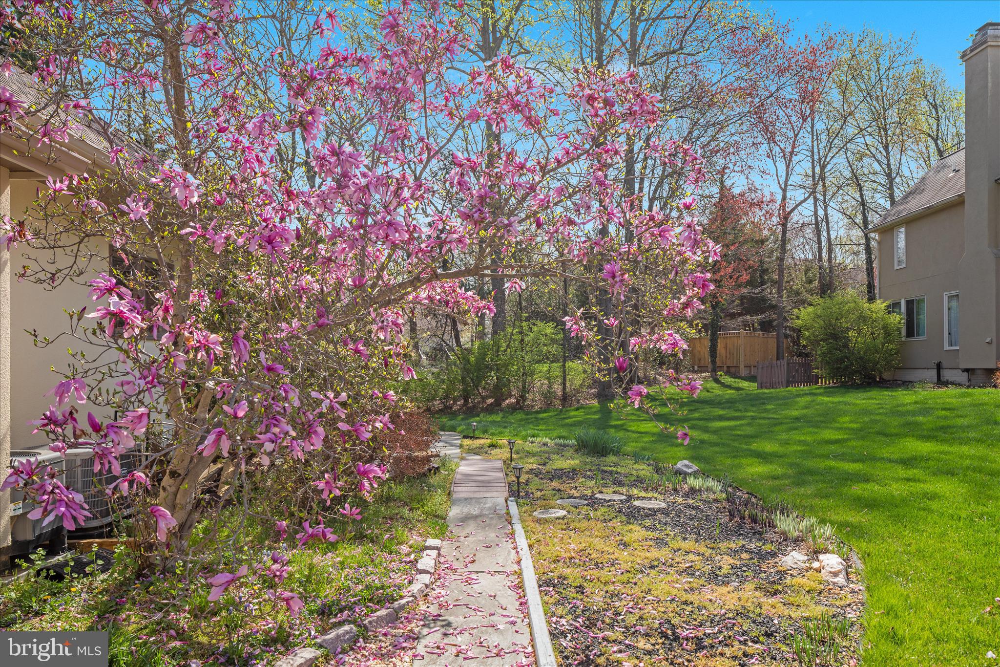 9107 MEADOWCREEK LANE