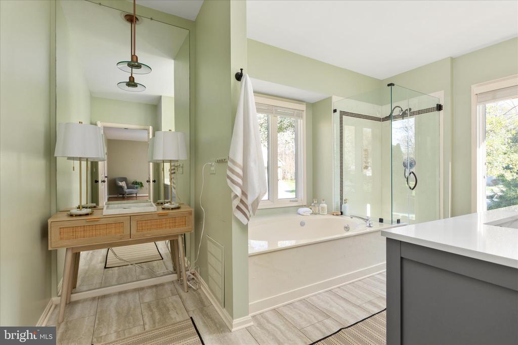 9107 MEADOWCREEK LANE
