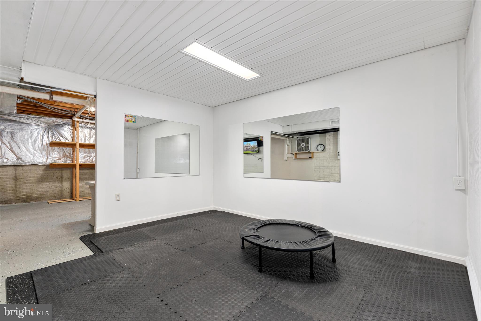 9107 MEADOWCREEK LANE