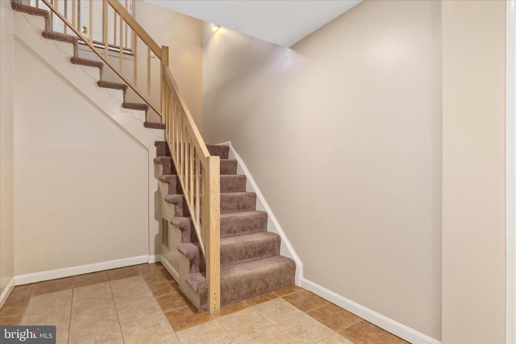 9107 MEADOWCREEK LANE