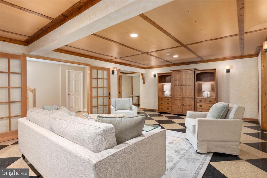 9107 MEADOWCREEK LANE