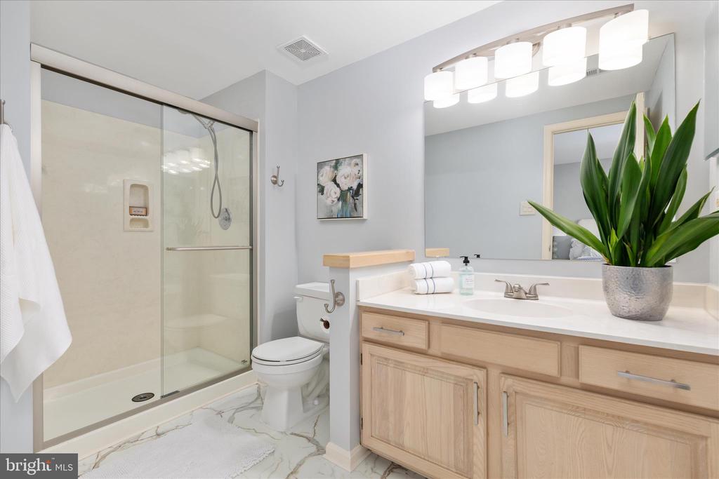 9107 MEADOWCREEK LANE
