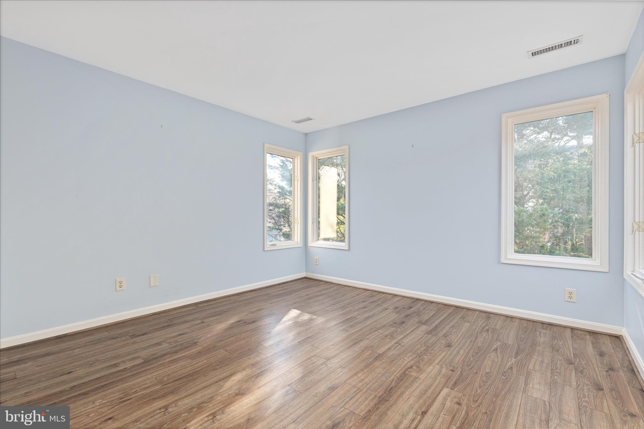 9107 MEADOWCREEK LANE