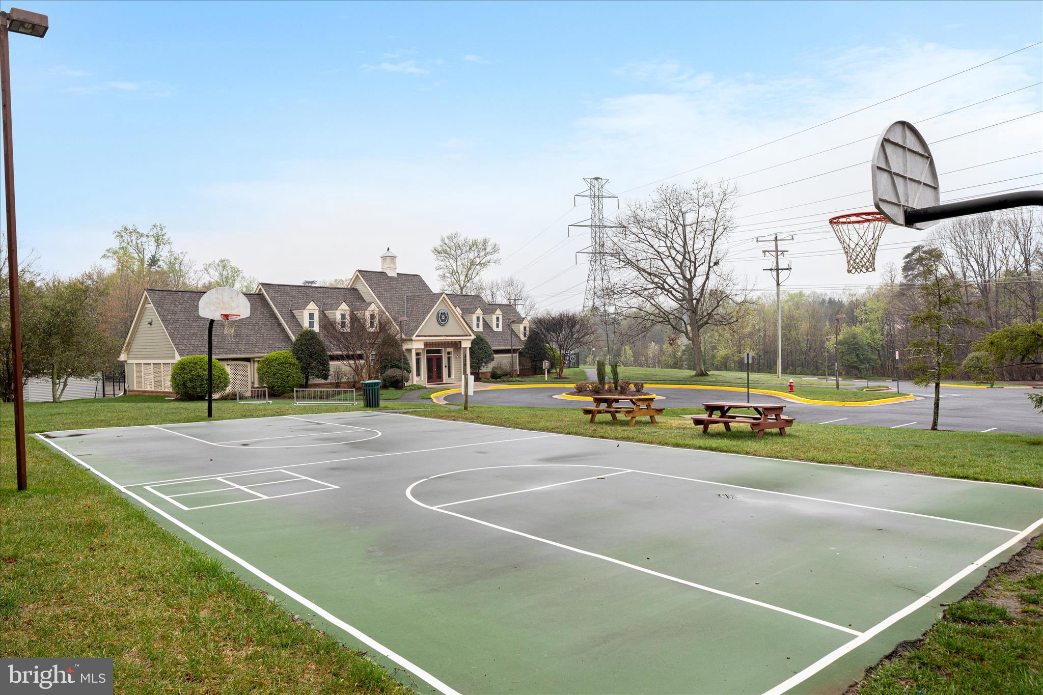 9107 MEADOWCREEK LANE