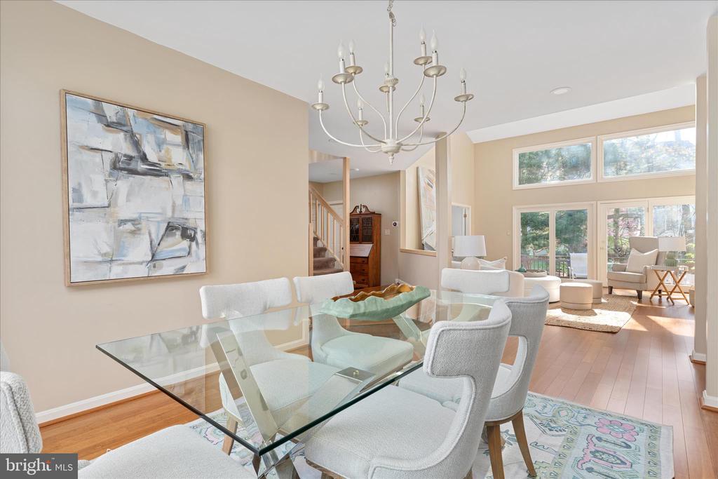 9107 MEADOWCREEK LANE