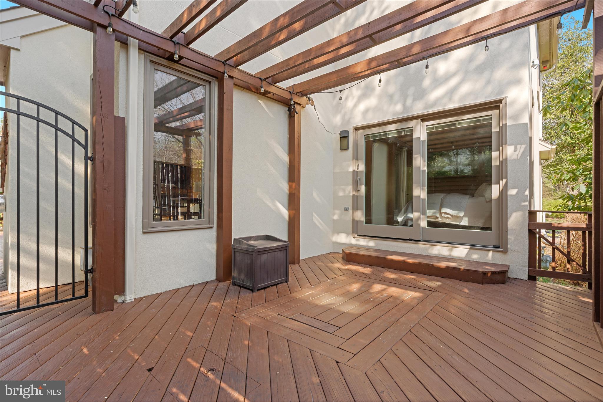 9107 MEADOWCREEK LANE